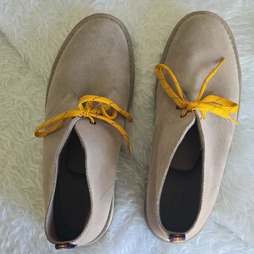 🤎 Clarks Desert Boots —‎ Beige Suede, Men’s Size 10 W